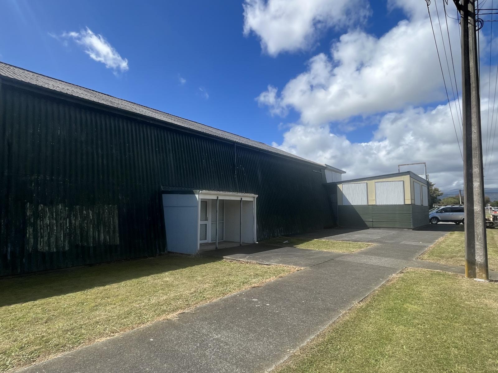 130 Queen Street West, Levin