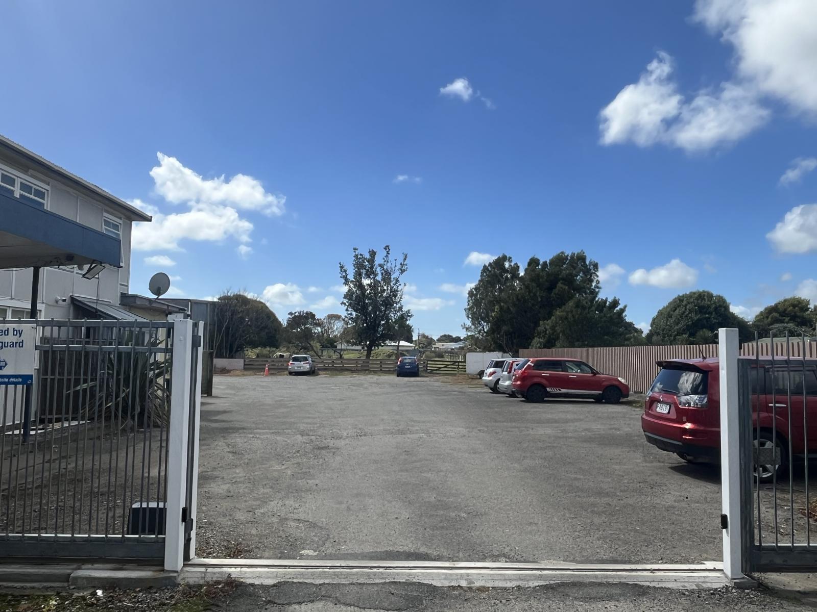 130 Queen Street West, Levin