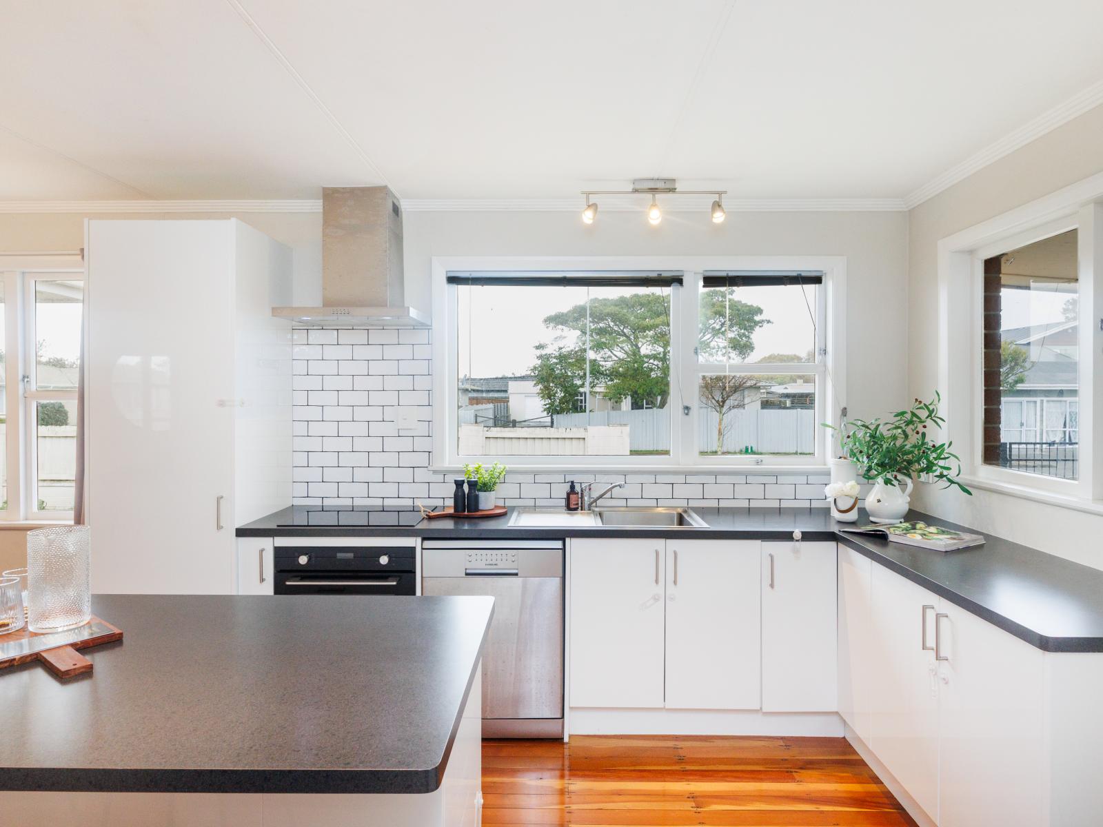 5 Sutherland Crescent, Westbrook