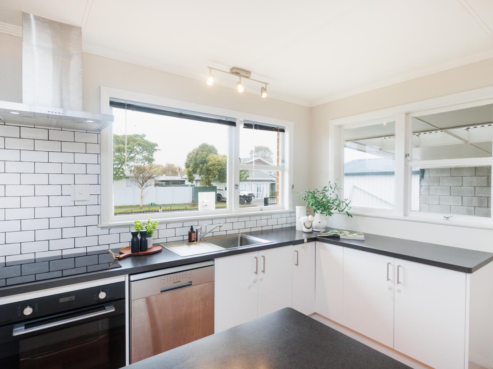 5 Sutherland Crescent, Westbrook