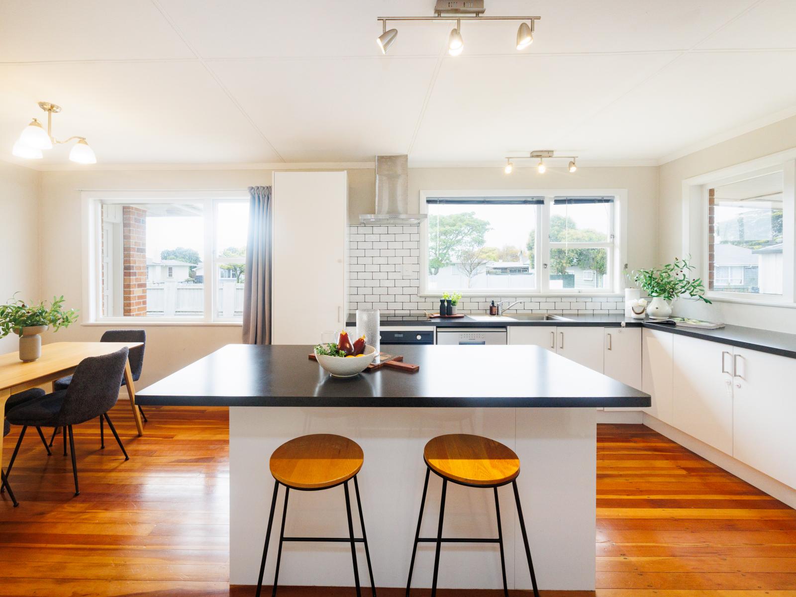 5 Sutherland Crescent, Westbrook