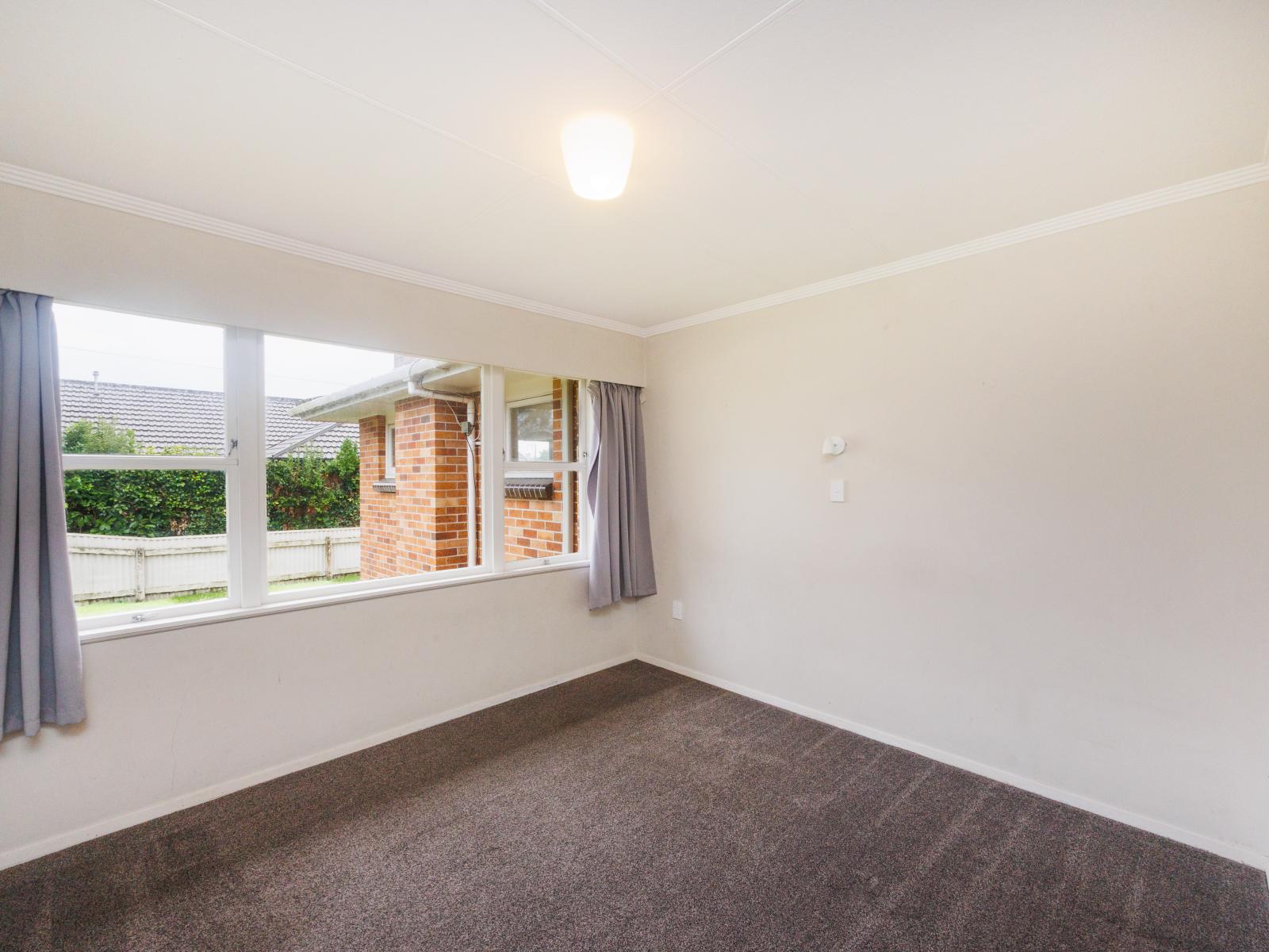 5 Sutherland Crescent, Westbrook