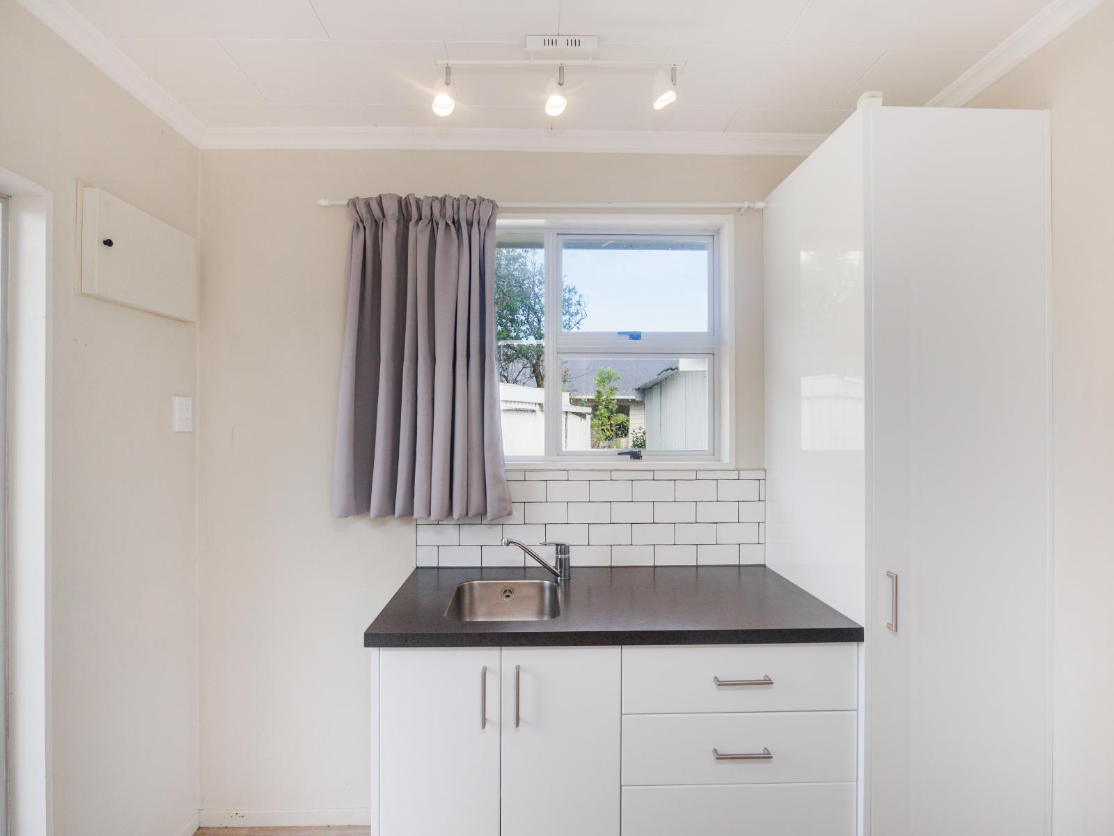 5 Sutherland Crescent, Westbrook