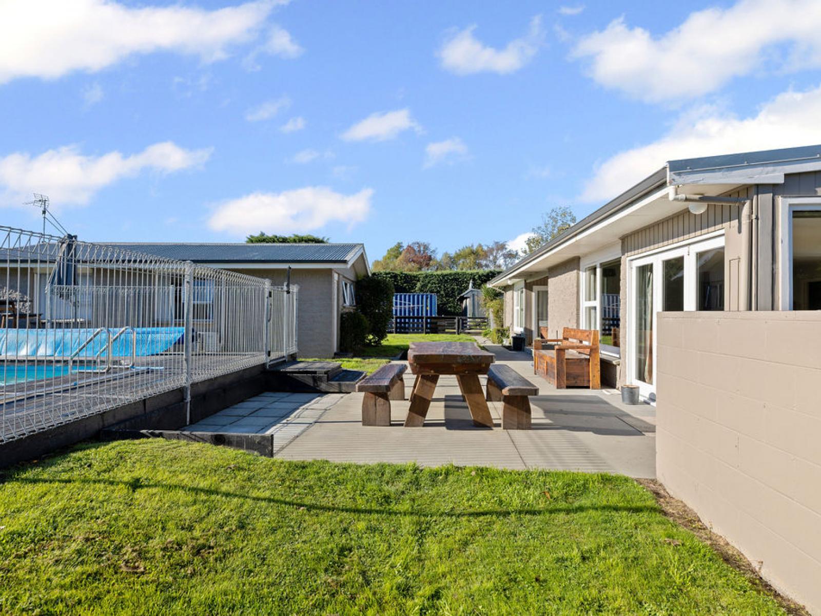 400 Racecourse Road, Allenton