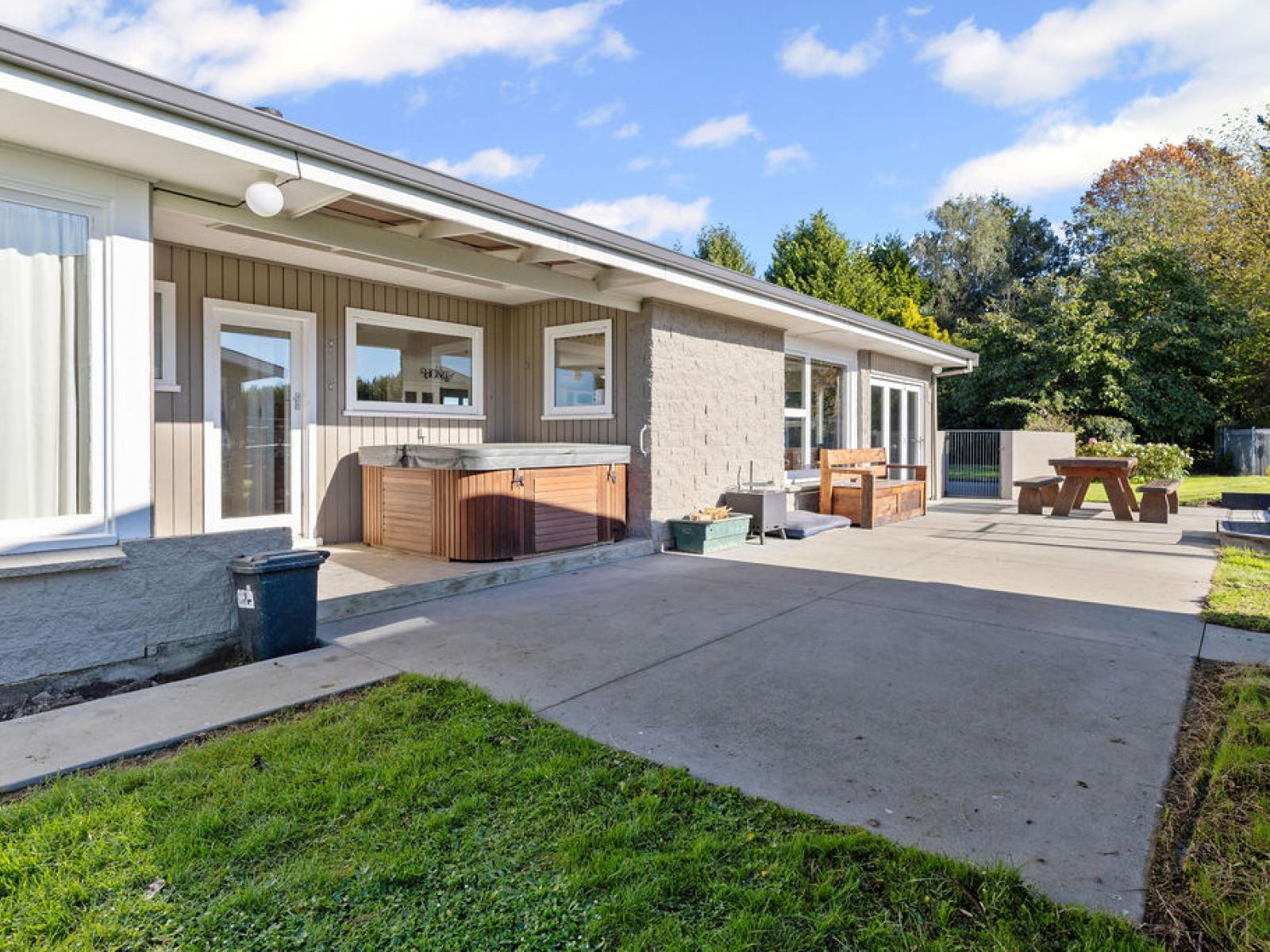 400 Racecourse Road, Allenton