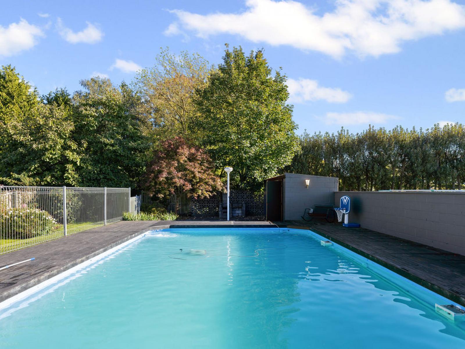 400 Racecourse Road, Allenton