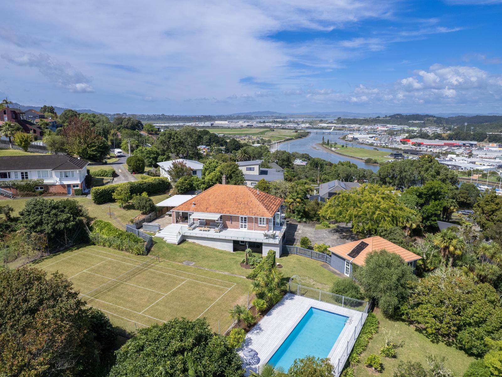 13 Punga Grove Avenue, Riverside