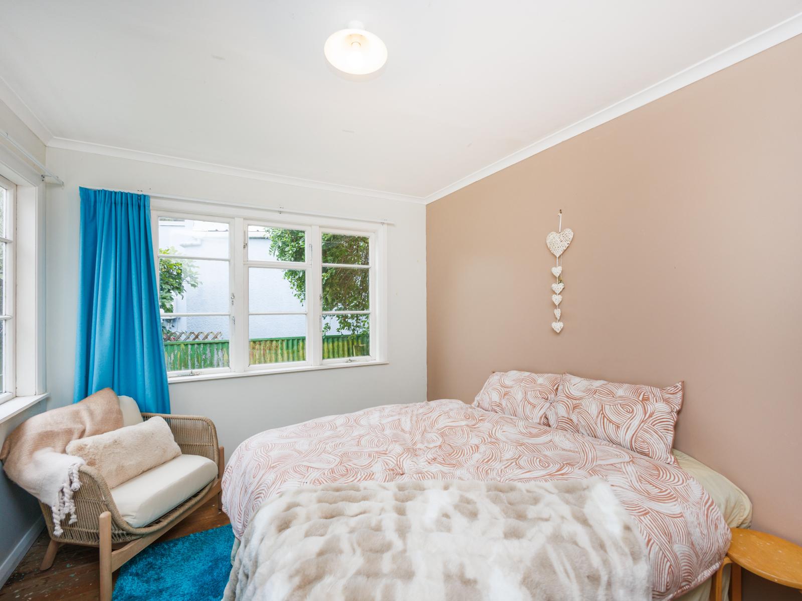 70 Savage Crescent, West End