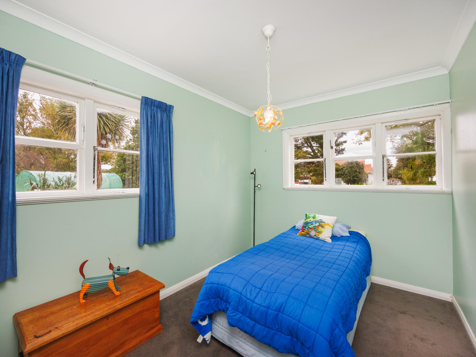 70 Savage Crescent, West End