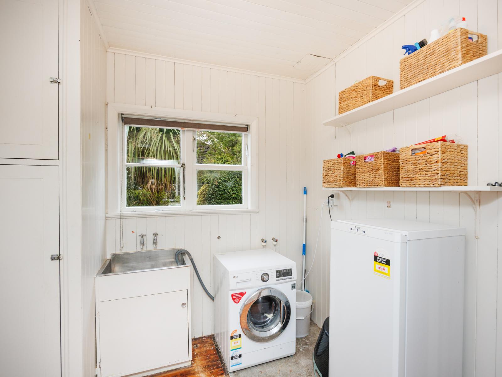 70 Savage Crescent, West End