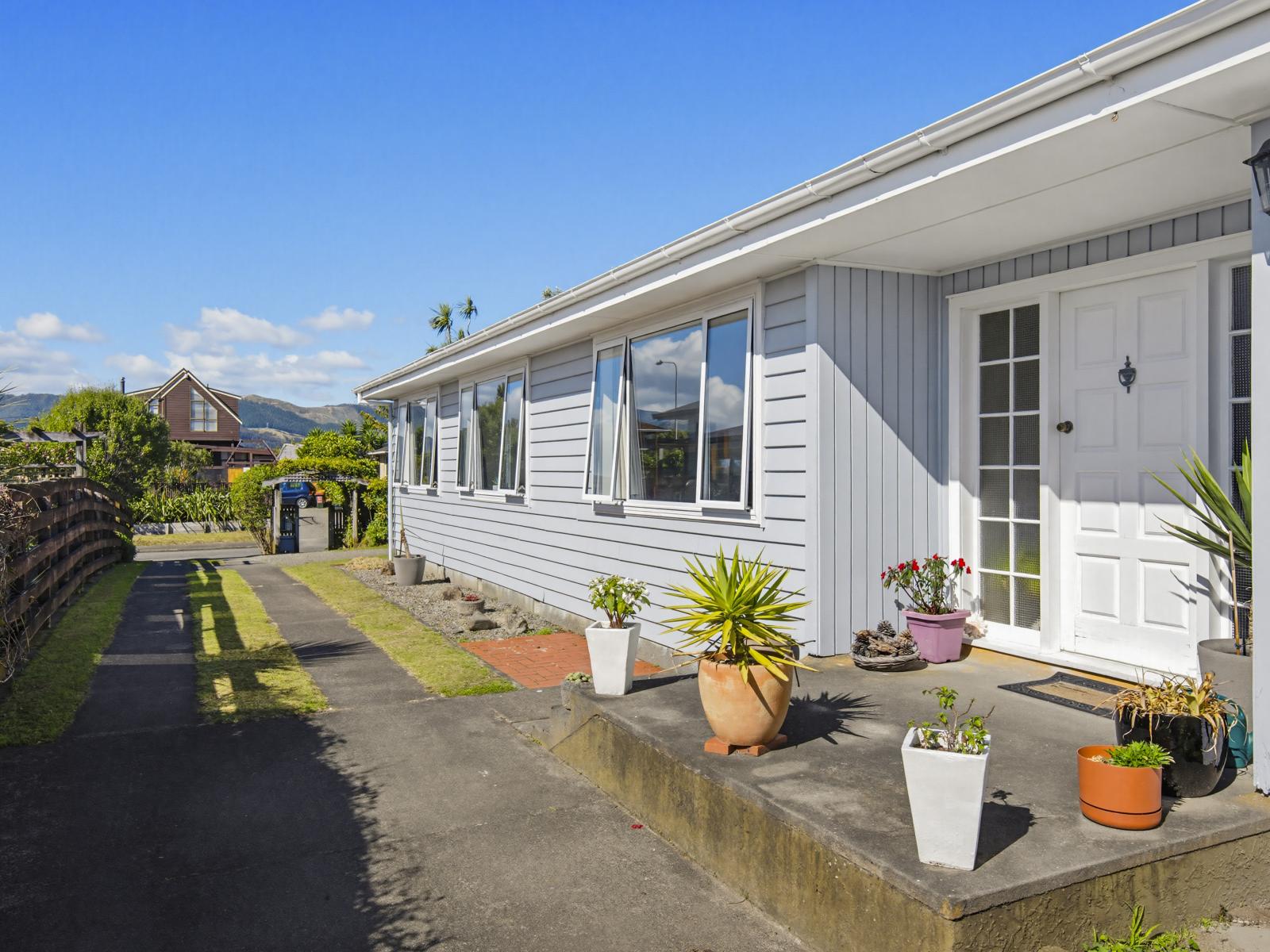 6 Teoti Street, Paraparaumu Beach