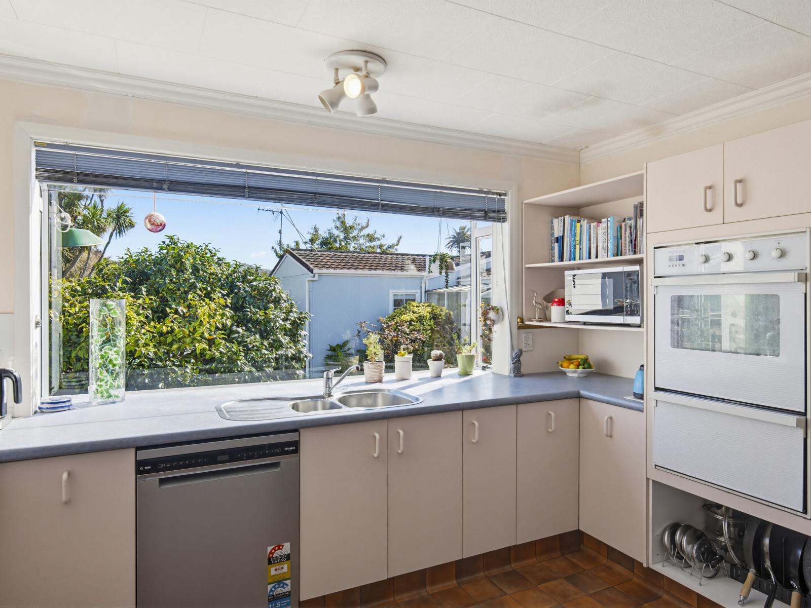 6 Teoti Street, Paraparaumu Beach