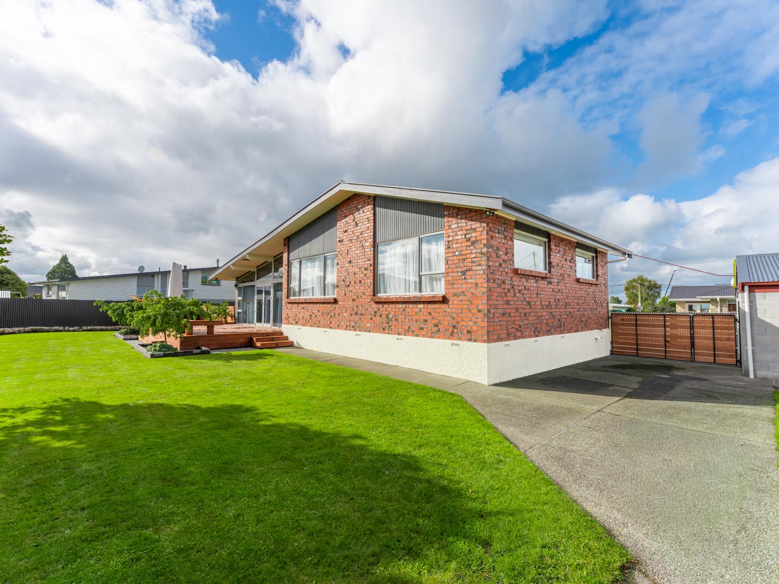 76 Mountain View Road, Glenwood