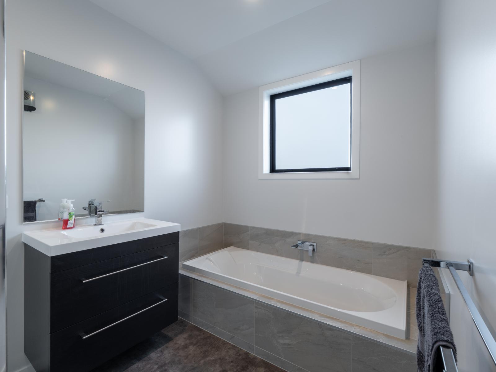 24 Chatham Rise, Seaward Bush