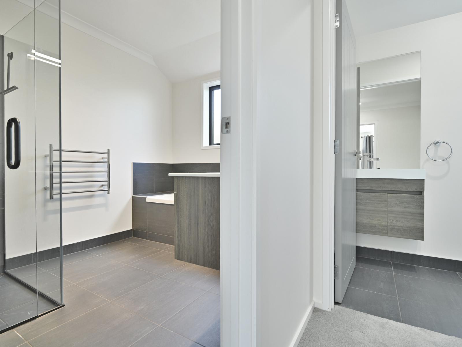 22 Read Crescent, Clive