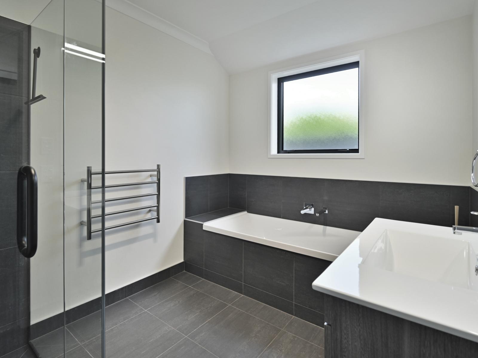 22 Read Crescent, Clive