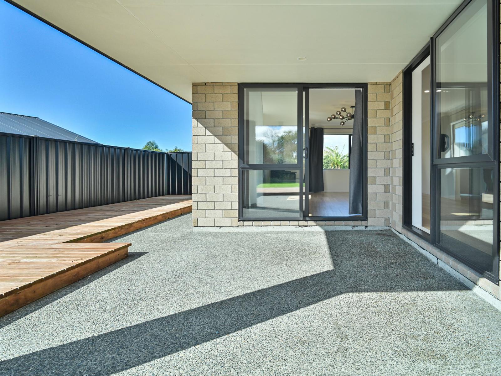 22 Read Crescent, Clive