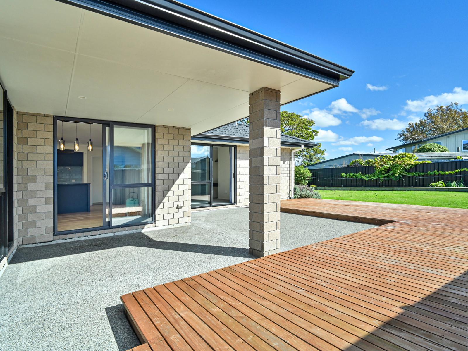 22 Read Crescent, Clive