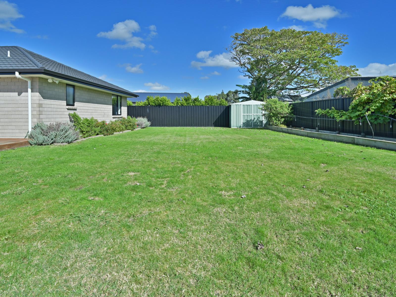 22 Read Crescent, Clive