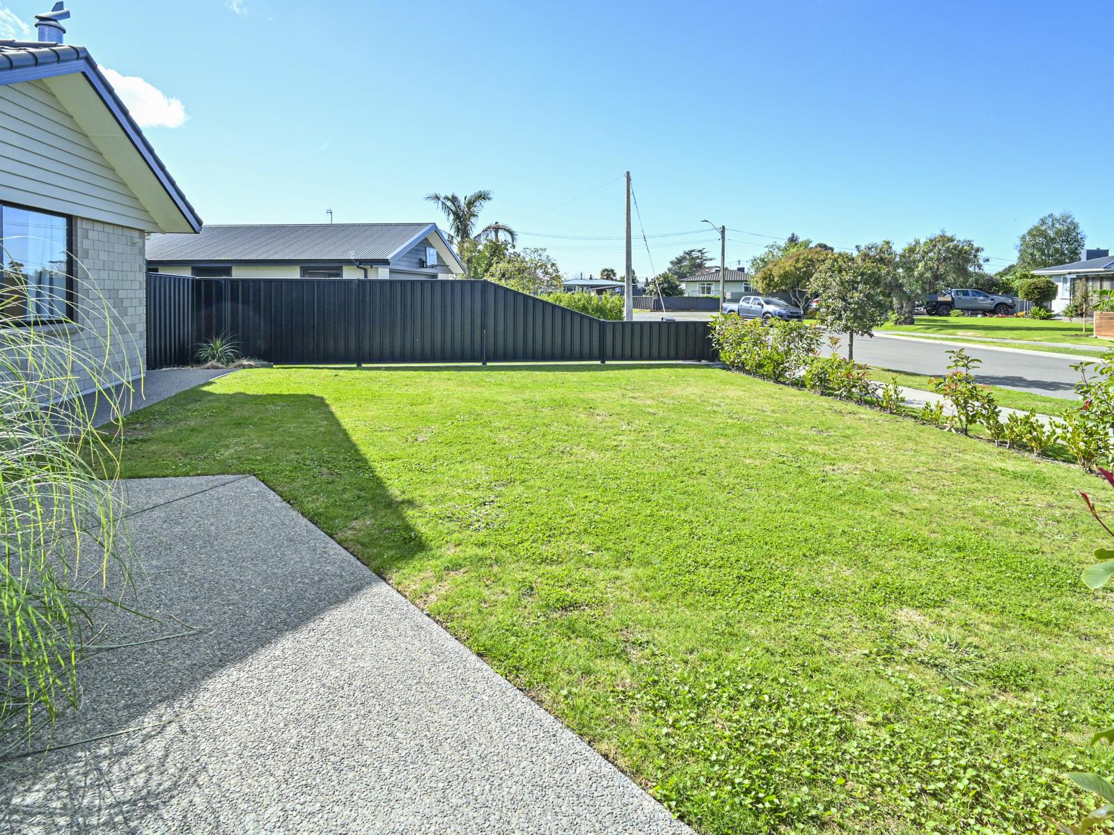 22 Read Crescent, Clive