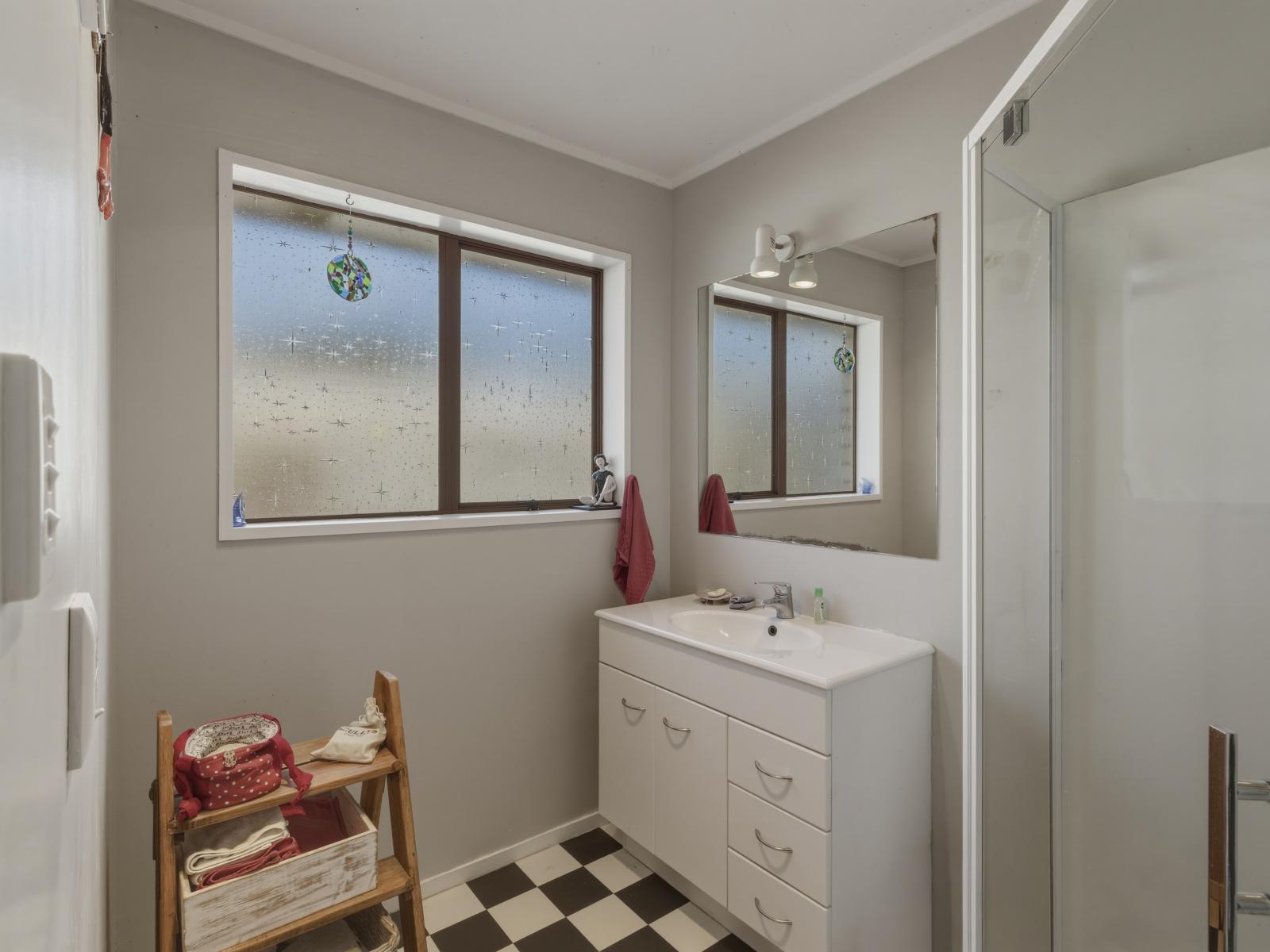 195 High Street, Bulls