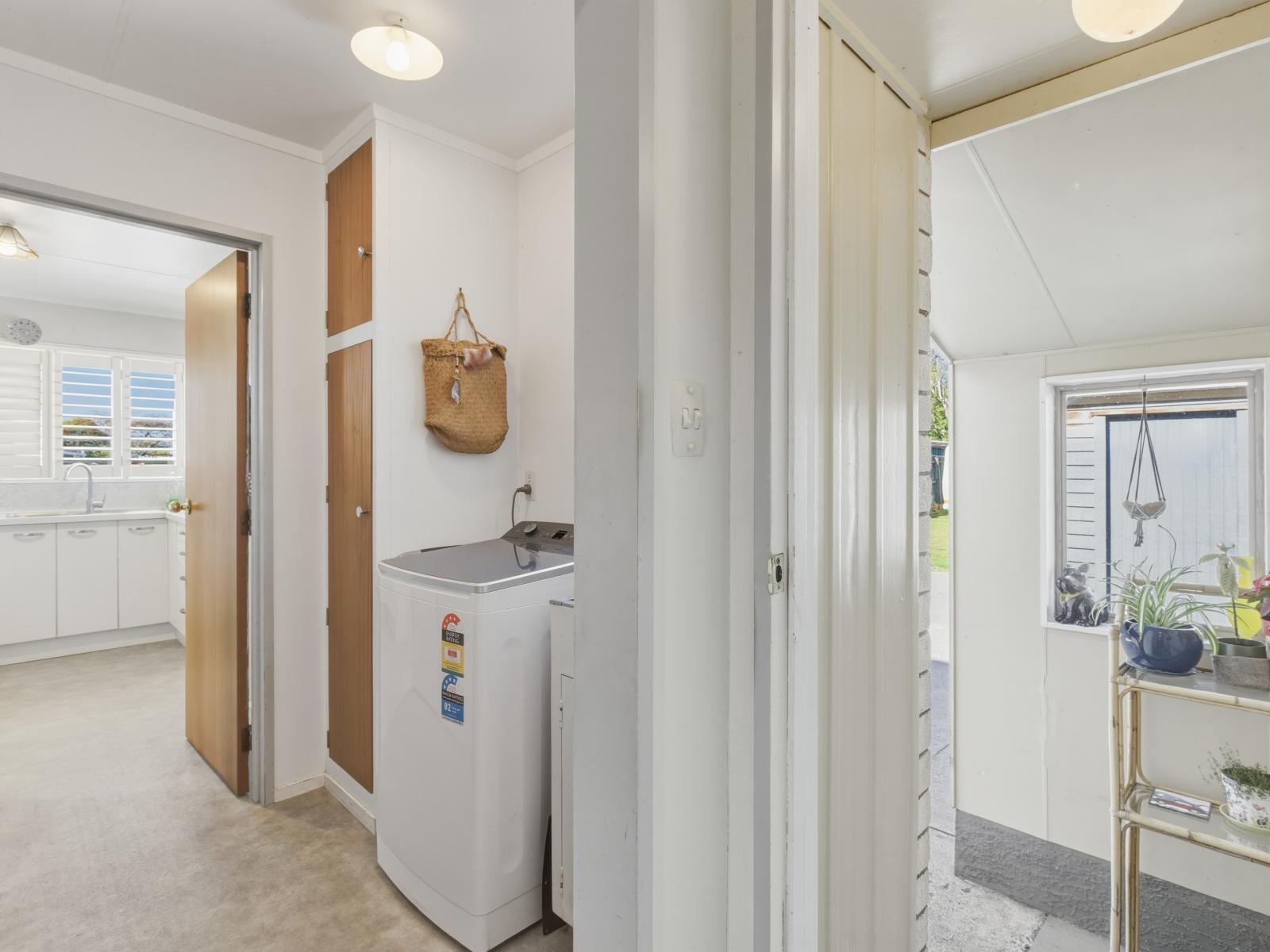 195 High Street, Bulls