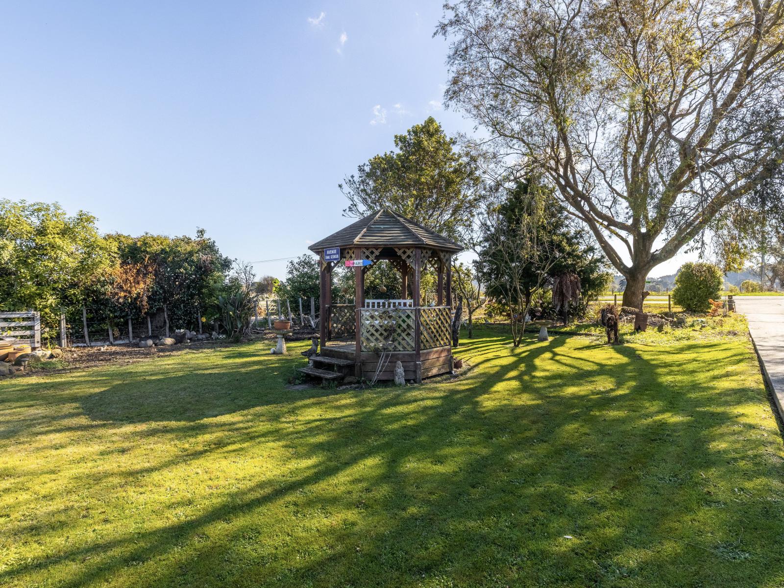 195 High Street, Bulls