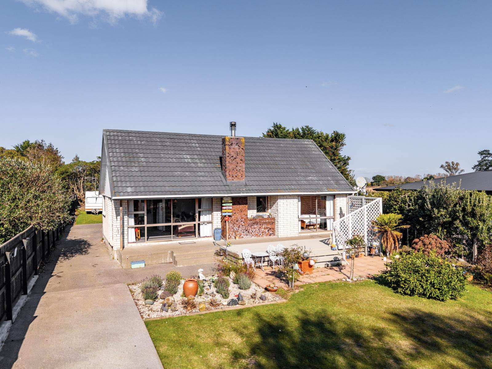 195 High Street, Bulls