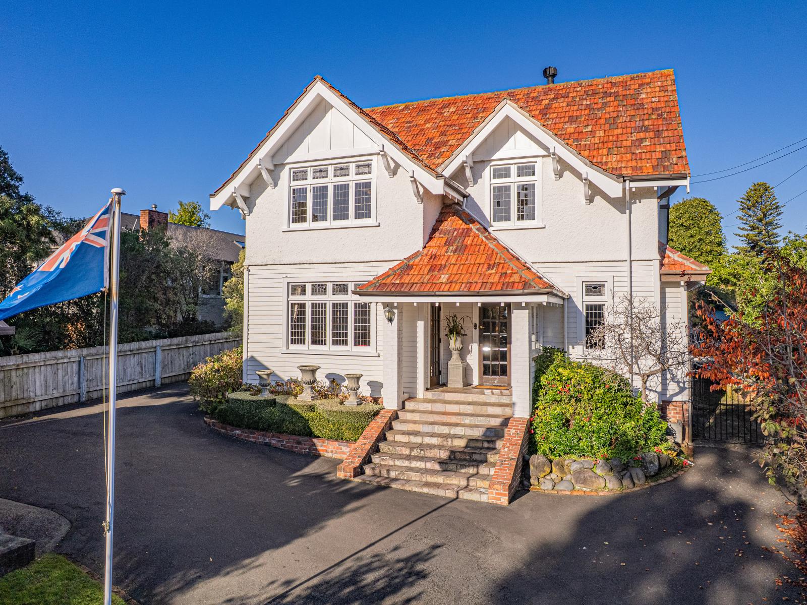 12 Brassey Road, St Johns Hill
