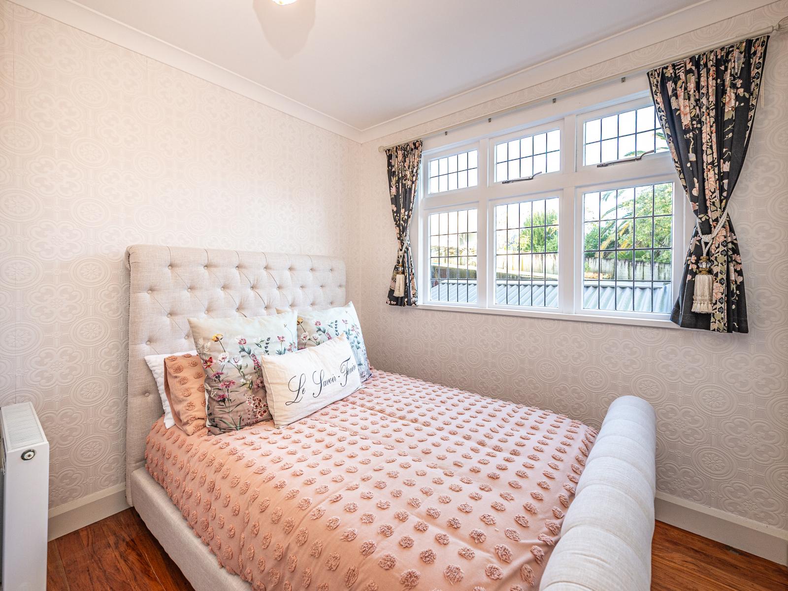 12 Brassey Road, St Johns Hill