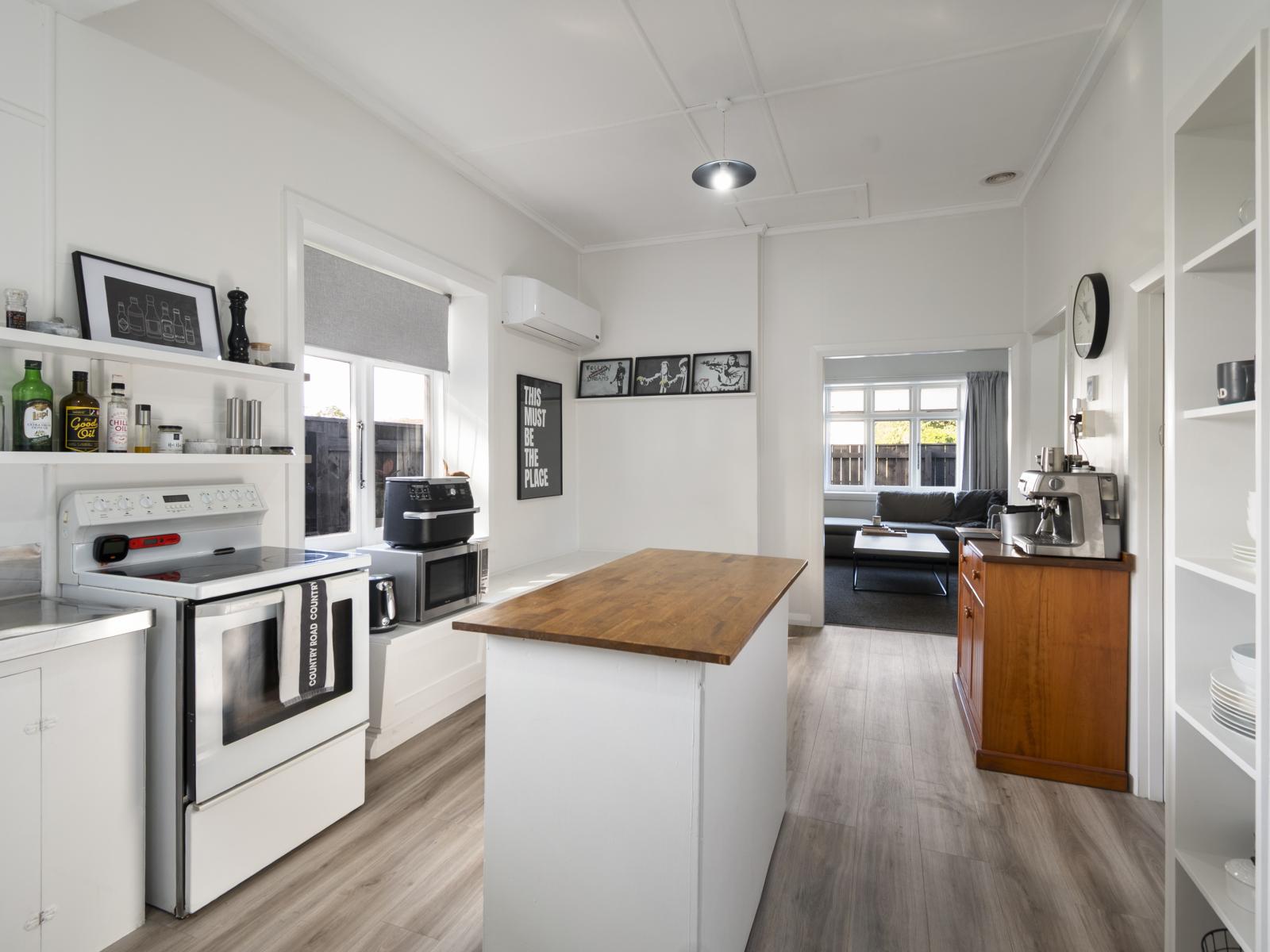33 Featherston Street, Takaro