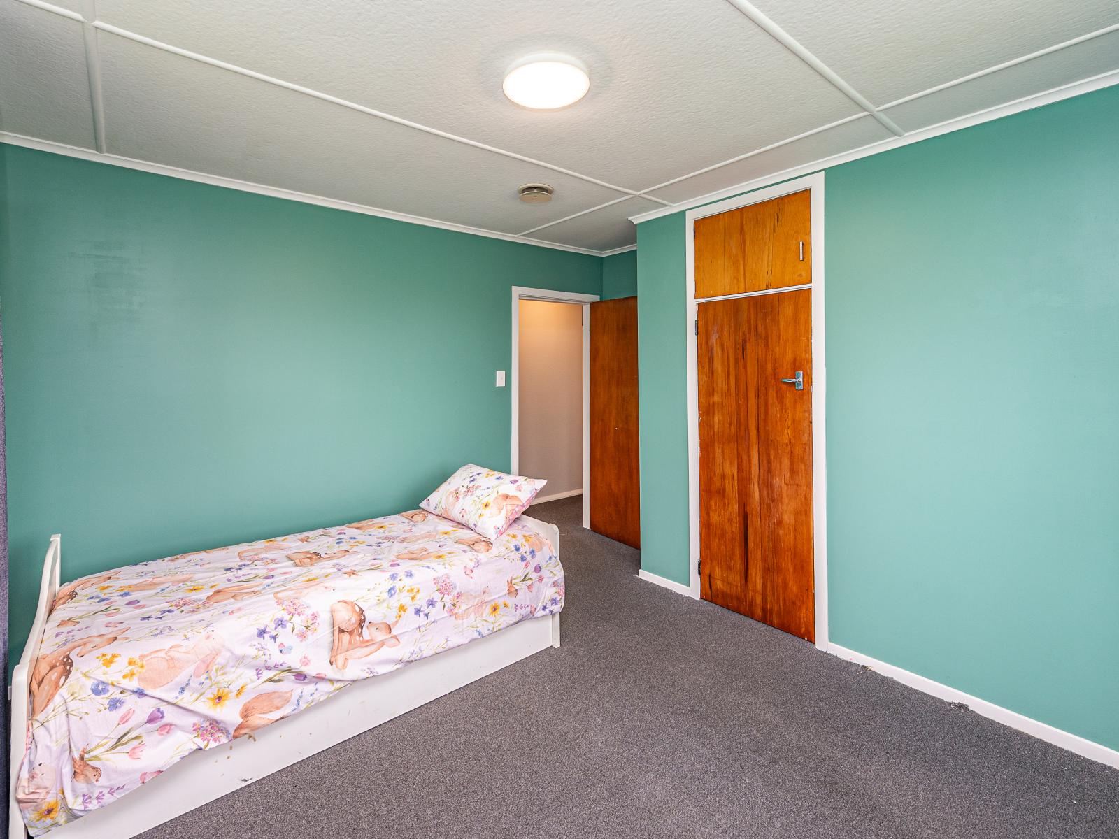 24 Selwyn Crescent, College Estate