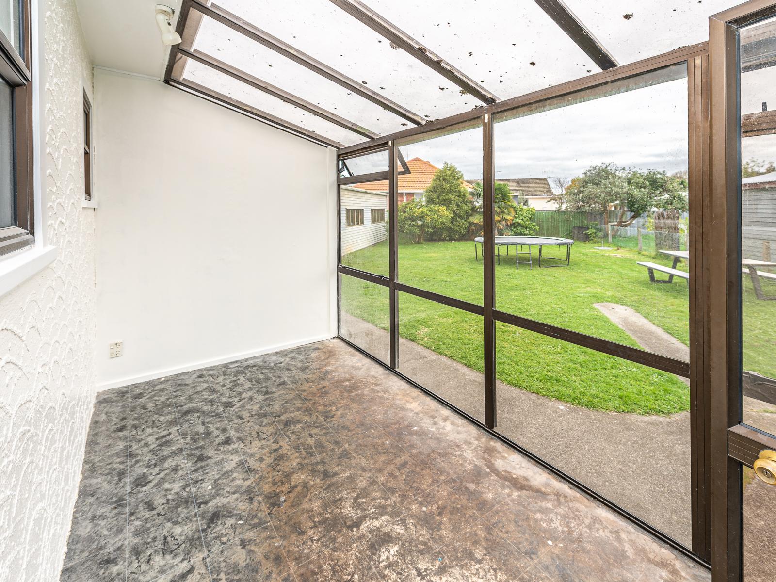 24 Selwyn Crescent, College Estate