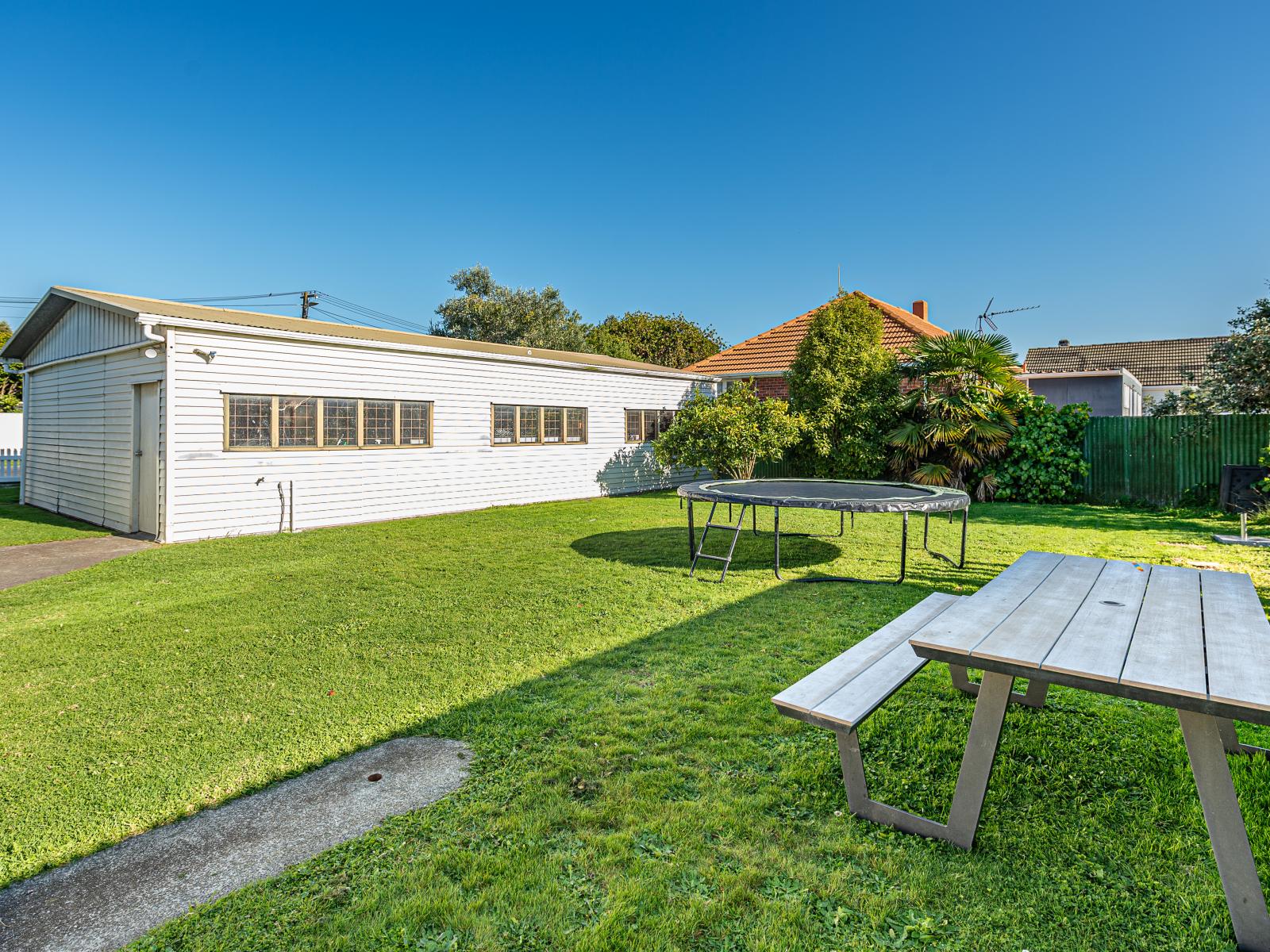 24 Selwyn Crescent, College Estate