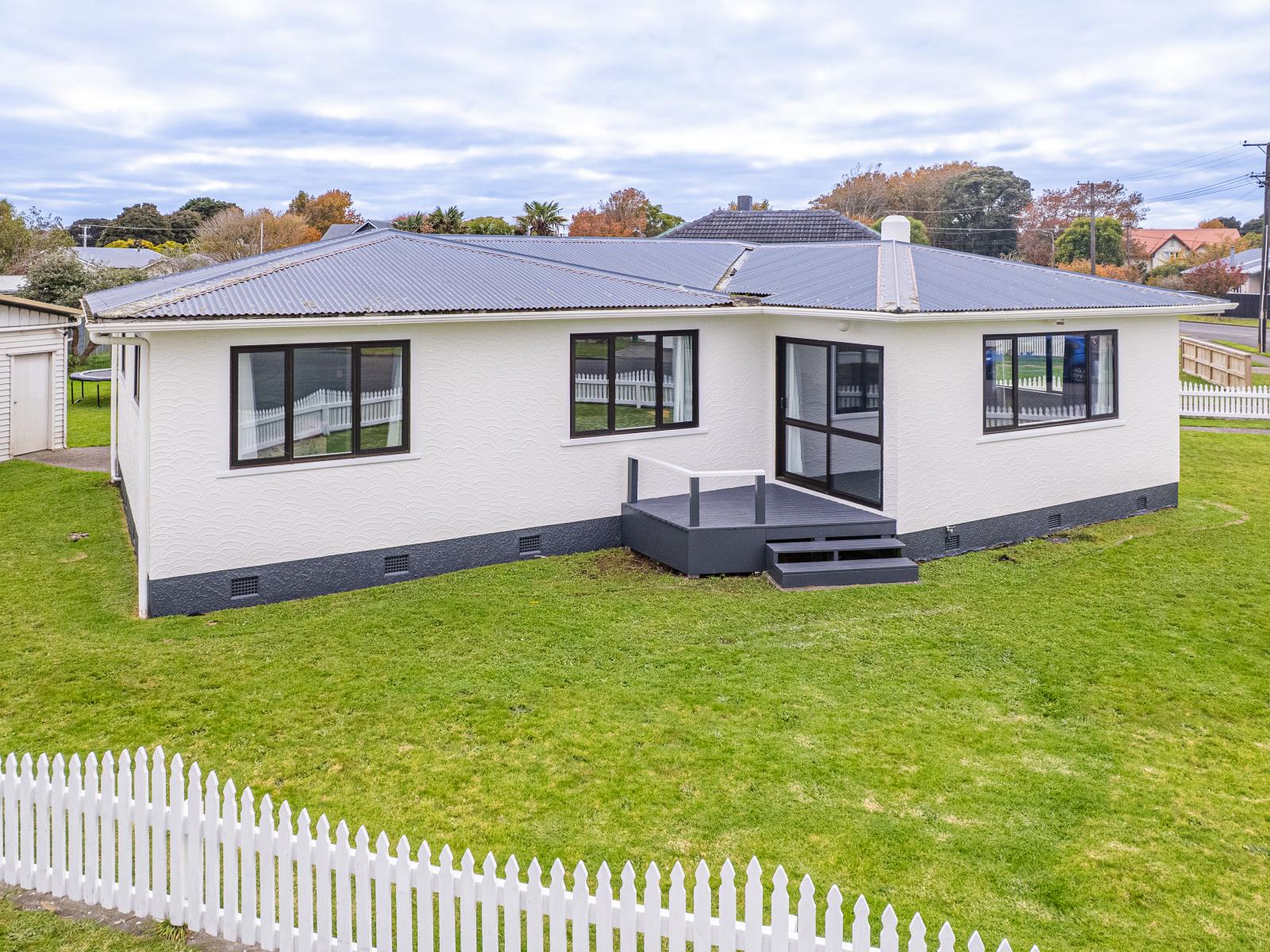 24 Selwyn Crescent, College Estate