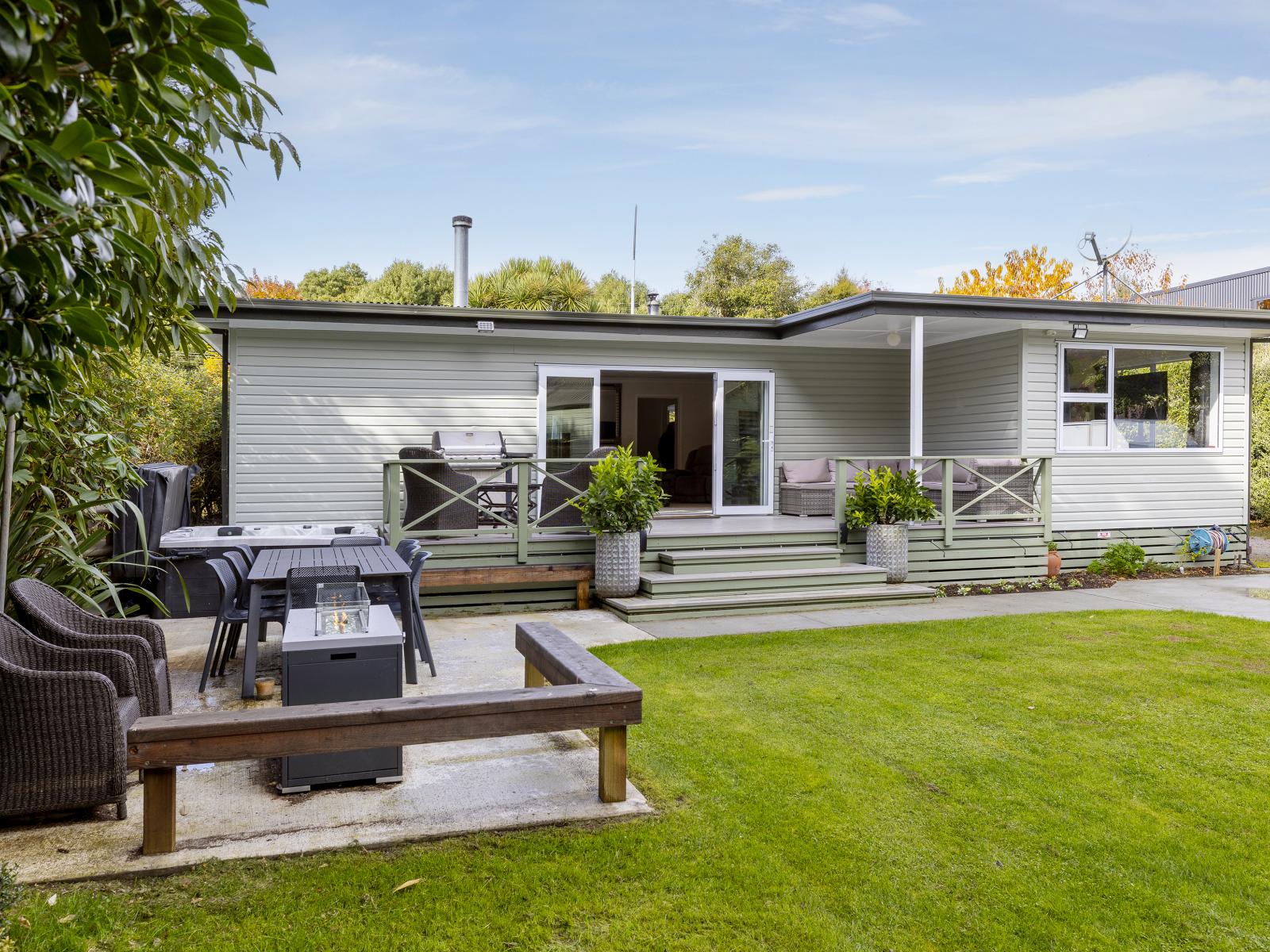 1429 River Road, Broadlands