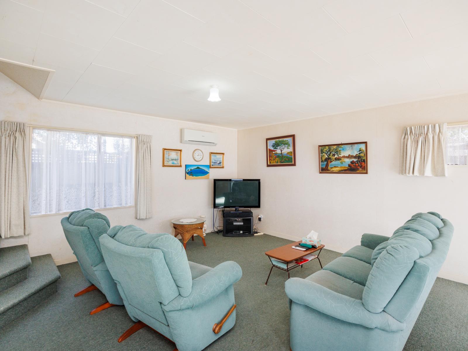 2A Bristol Crescent, Roslyn