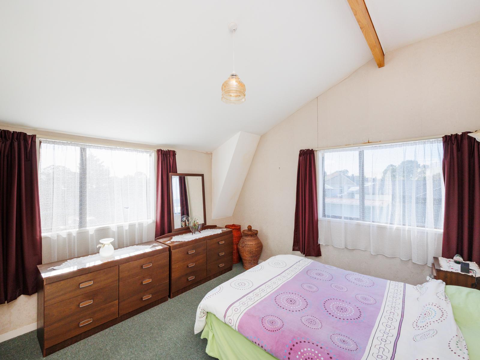 2A Bristol Crescent, Roslyn