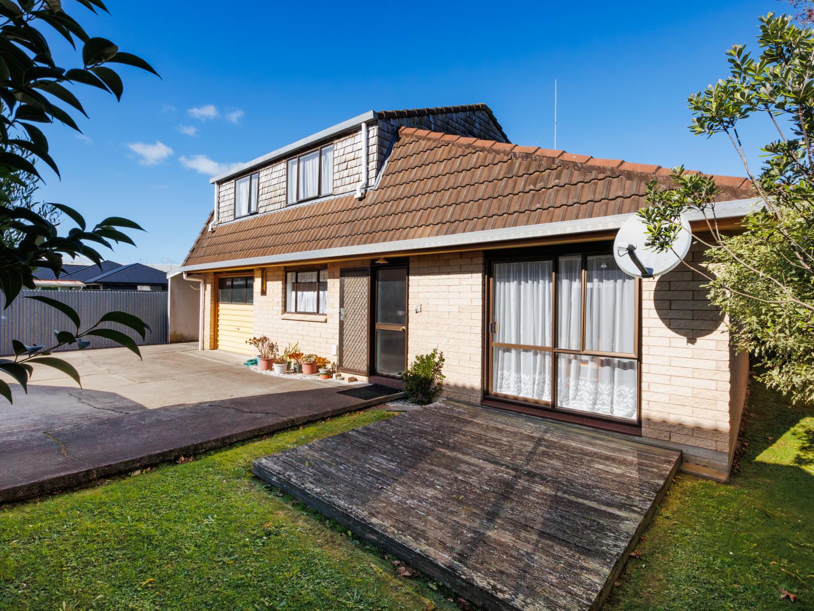2A Bristol Crescent, Roslyn