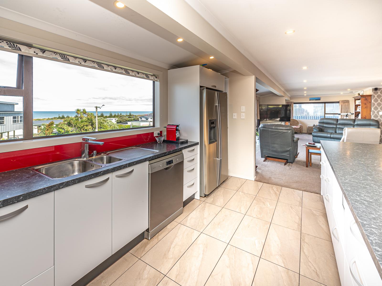 10 Okiwa Terrace, Waiinu Beach
