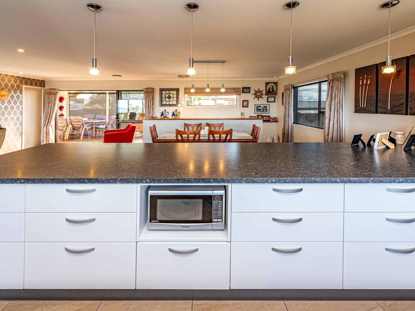10 Okiwa Terrace, Waiinu Beach