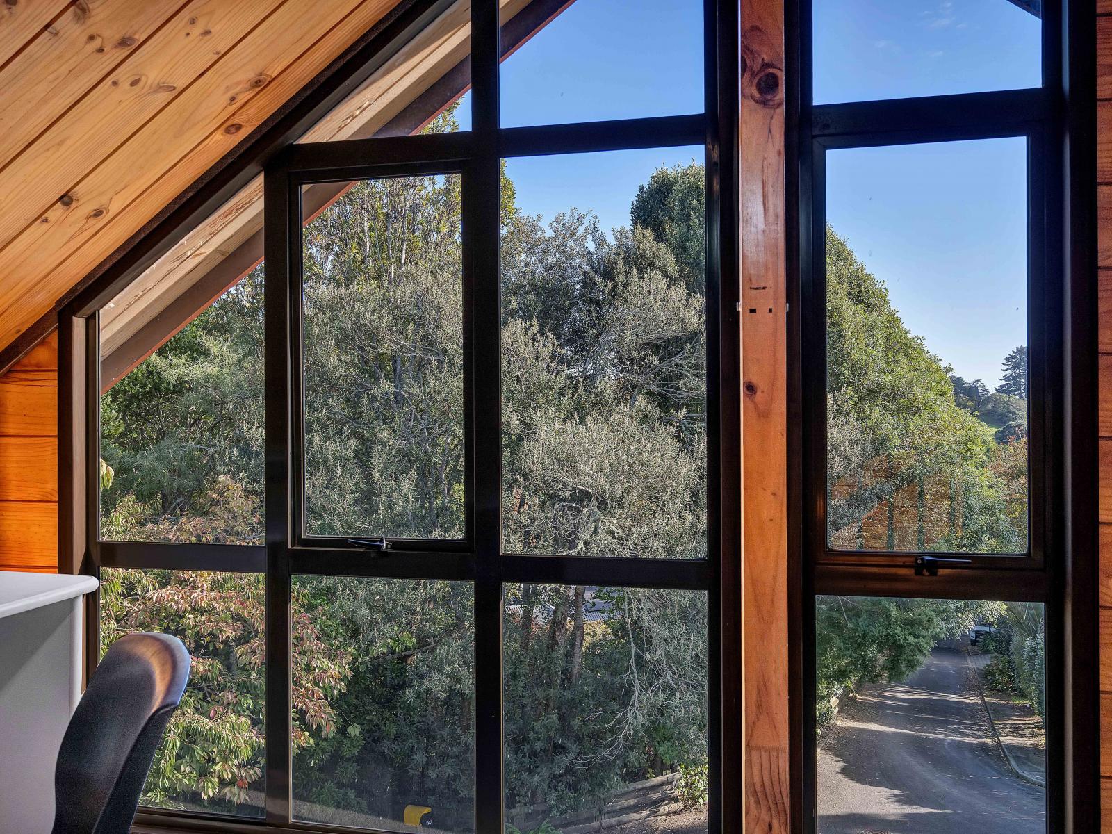 21b Sequoia Grove, Merrilands