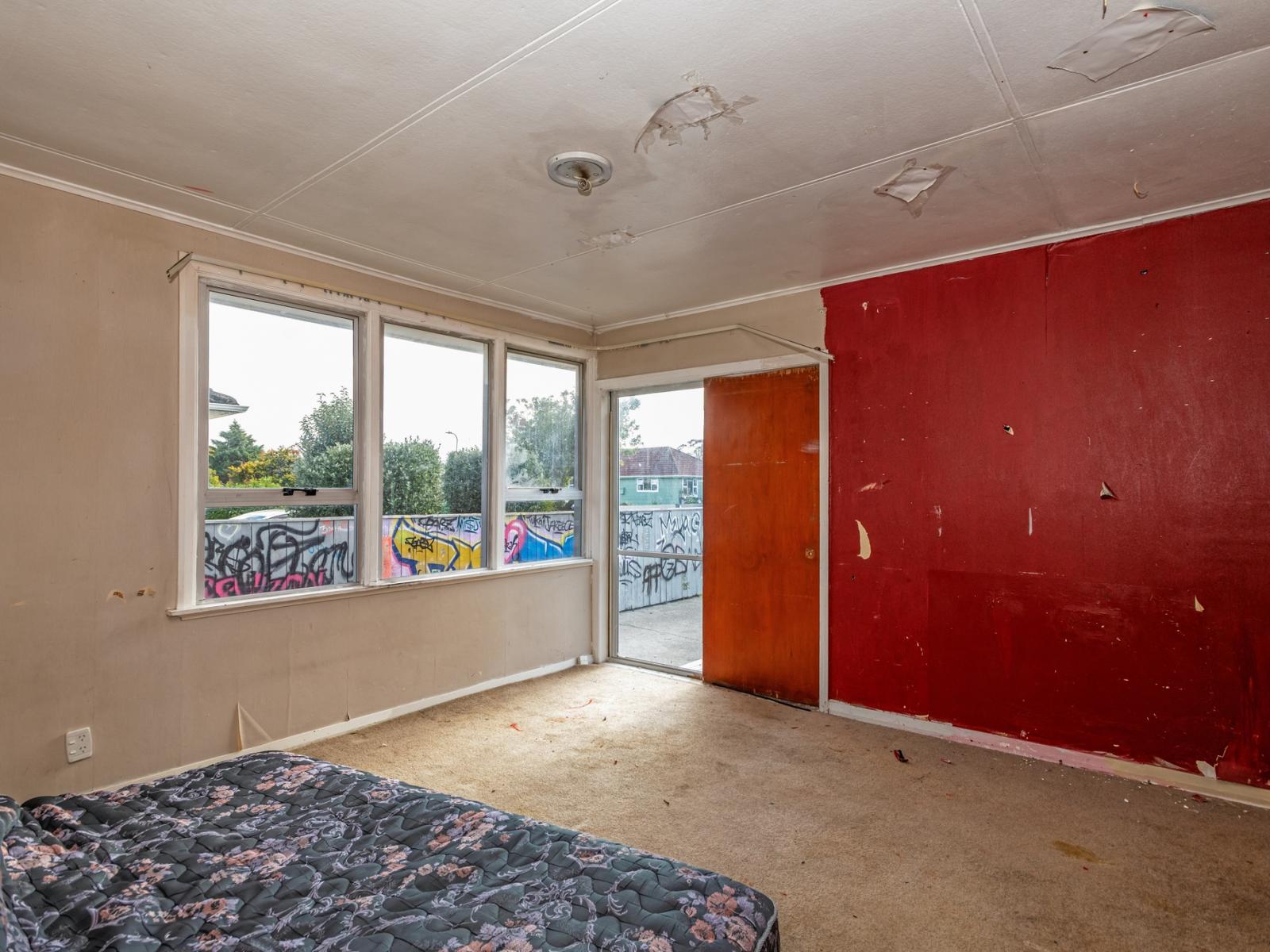 10 Bristol Crescent, Roslyn