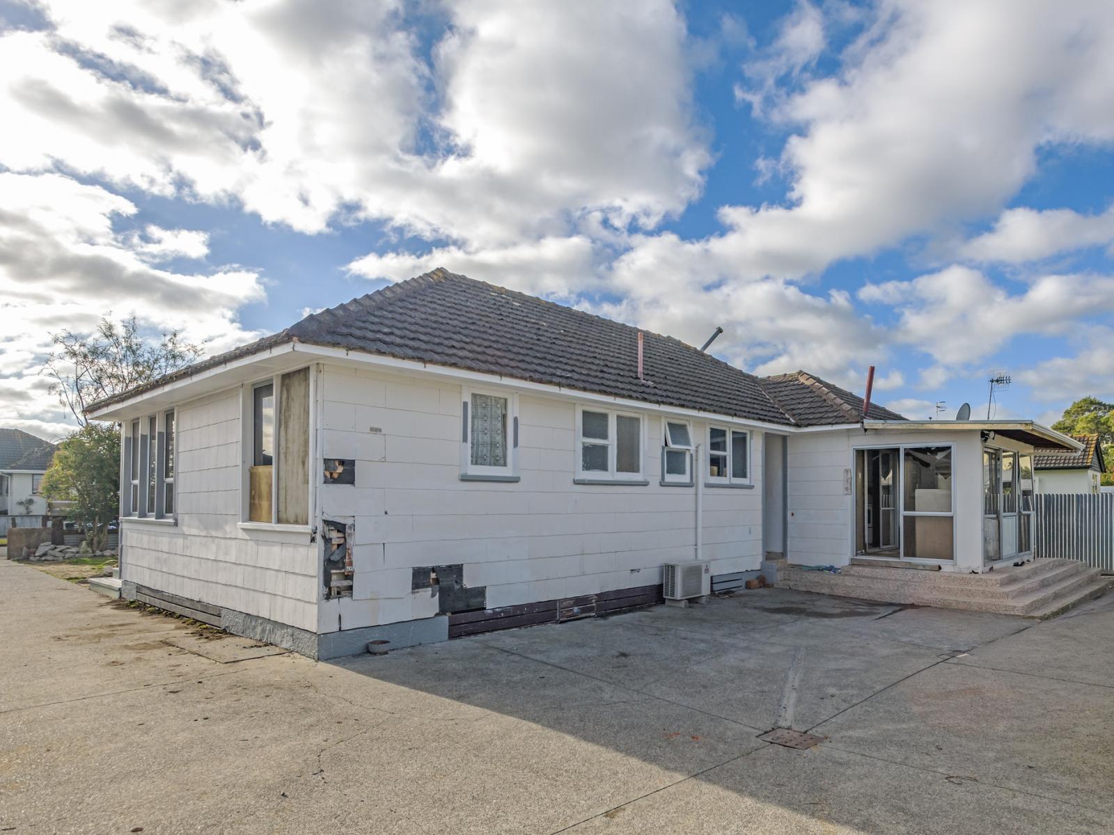 10 Bristol Crescent, Roslyn