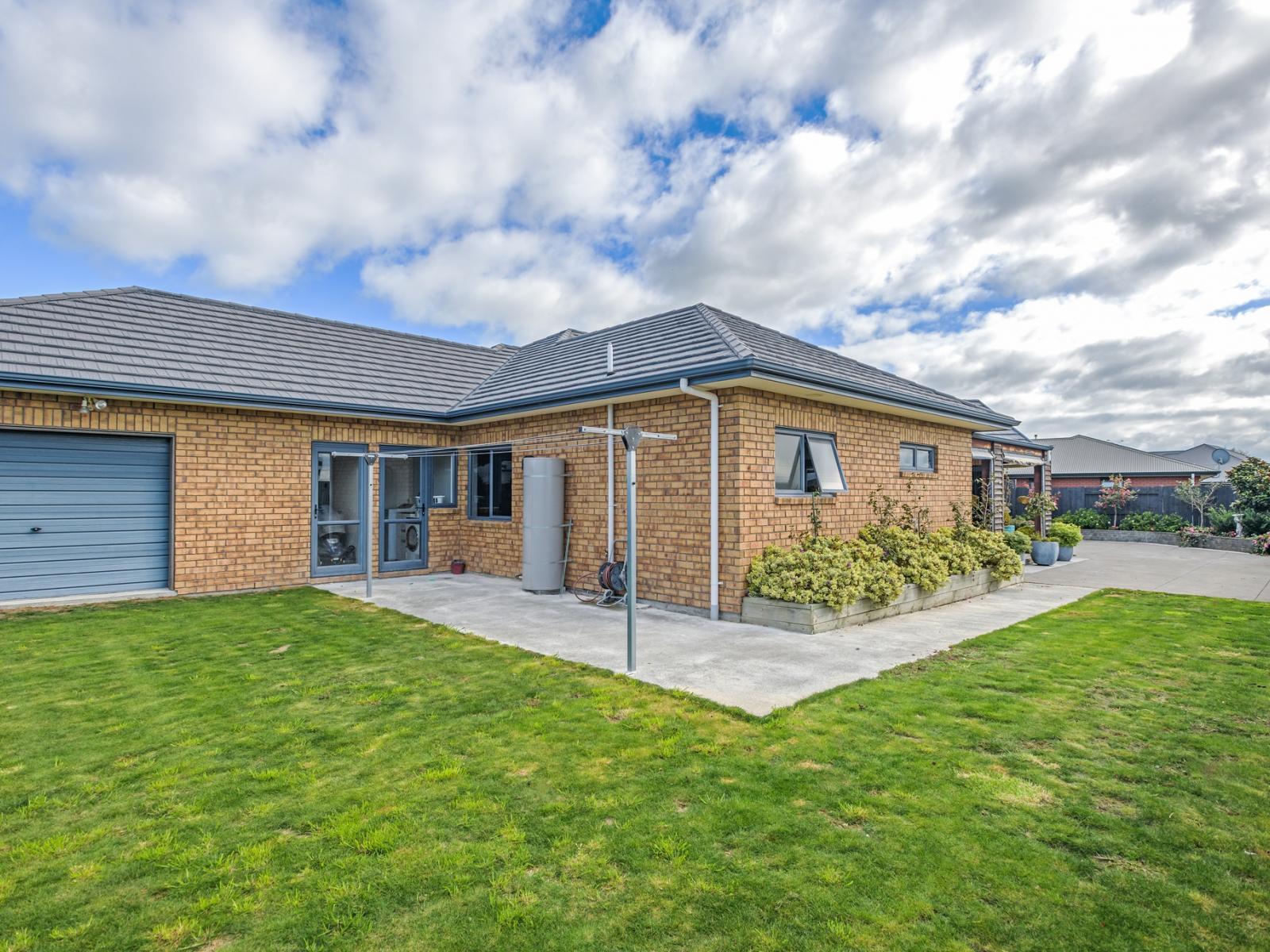 8 Crabapple Close, Milson