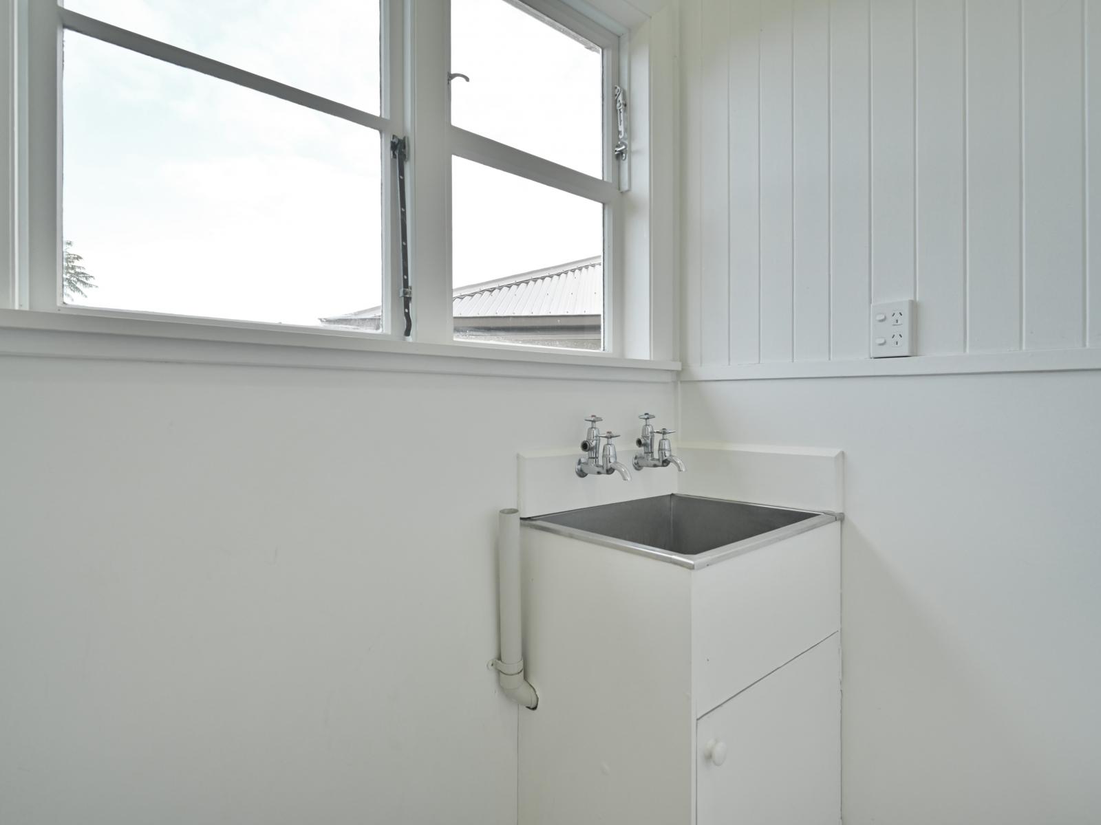 403 Akina Street, Akina