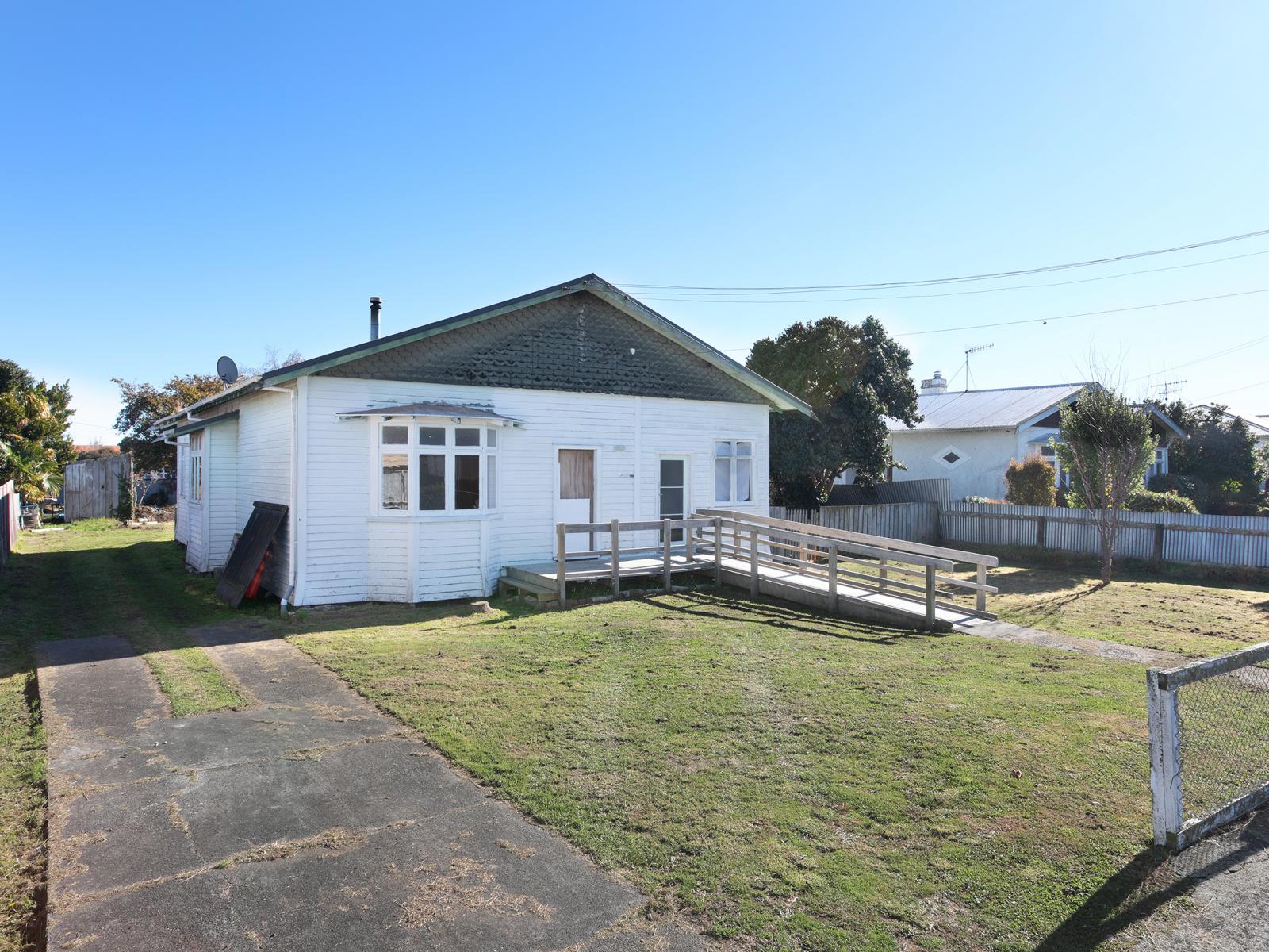 42 Stewart Street, Marton