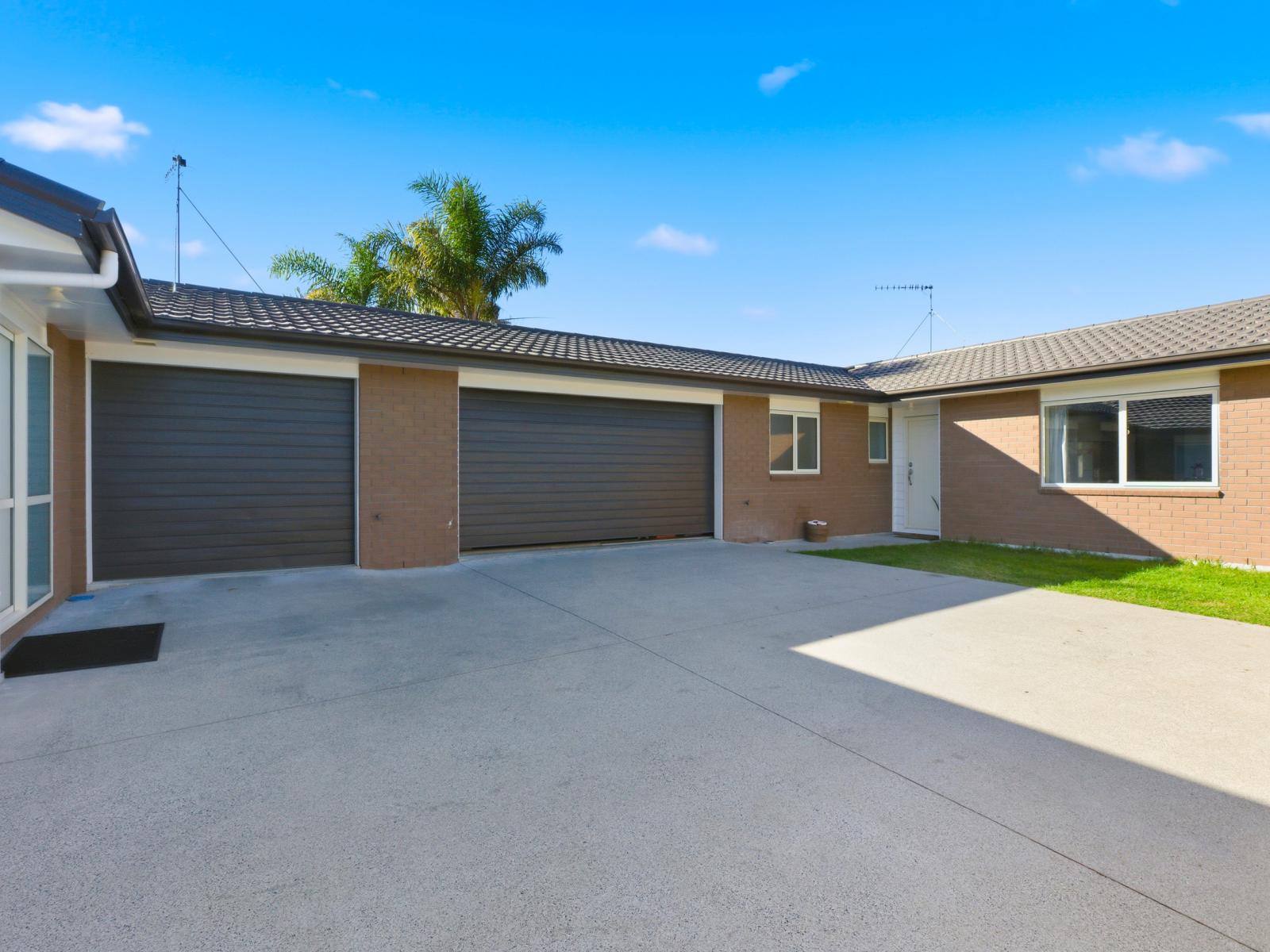 186 / 186a Ballintoy Park Drive, Welcome Bay