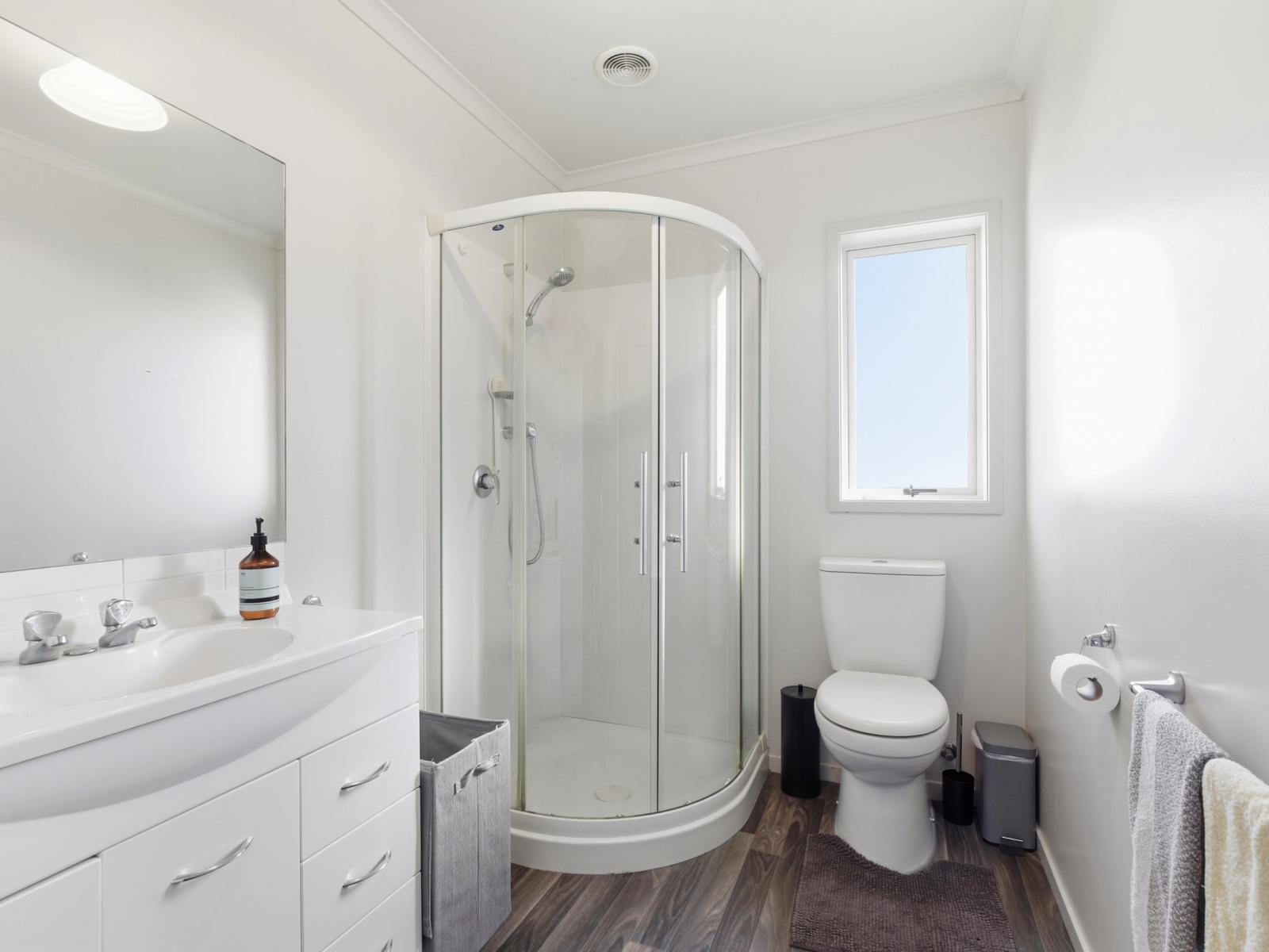 186 / 186a Ballintoy Park Drive, Welcome Bay