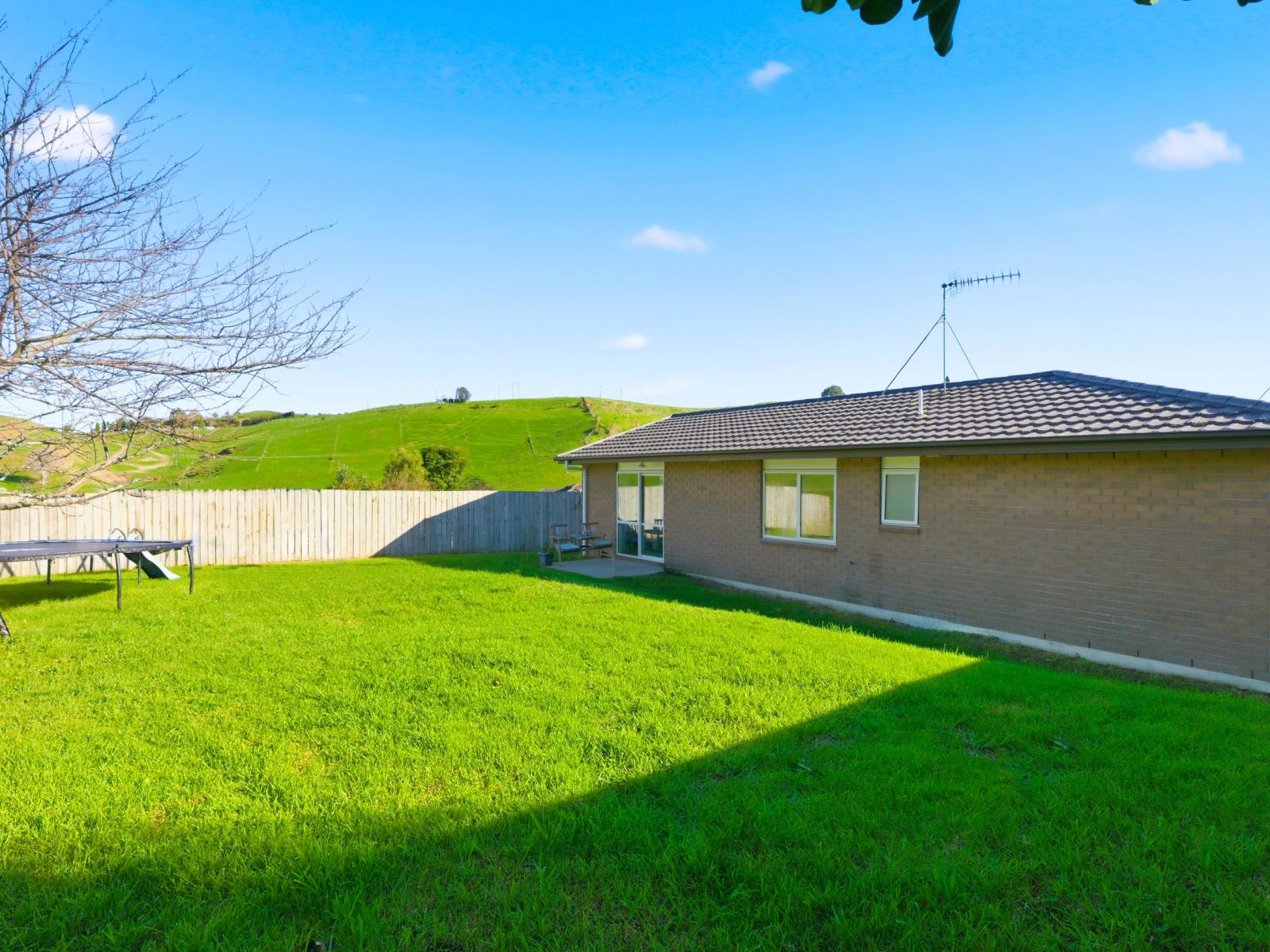 186 / 186a Ballintoy Park Drive, Welcome Bay